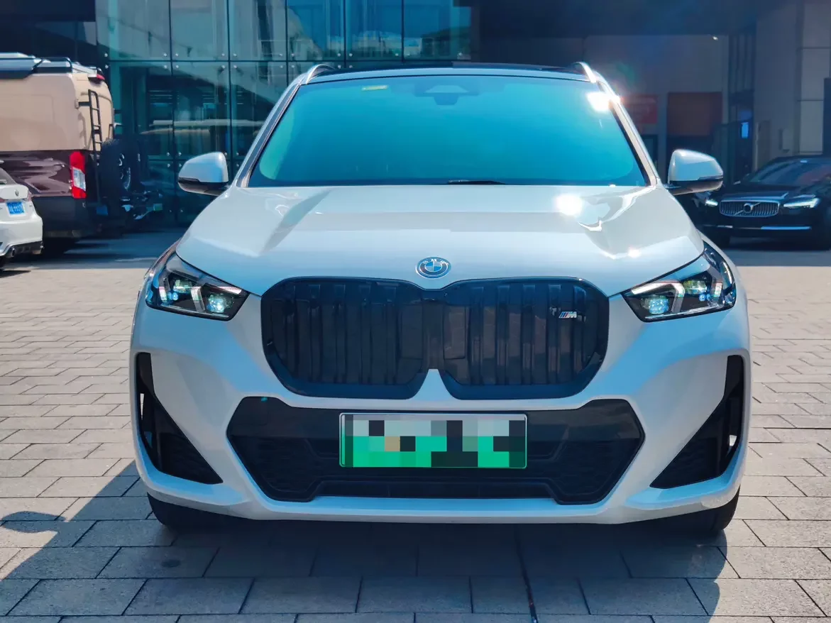 BMW iX1