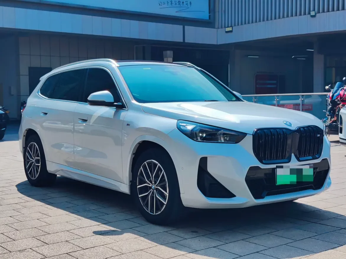 BMW iX1