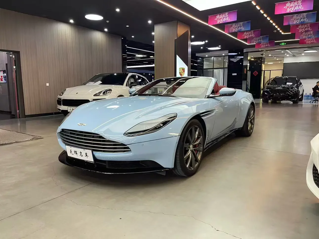 Aston Martin DB11