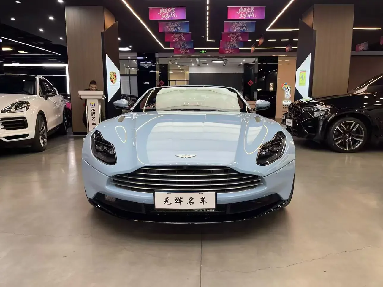 Aston Martin DB11