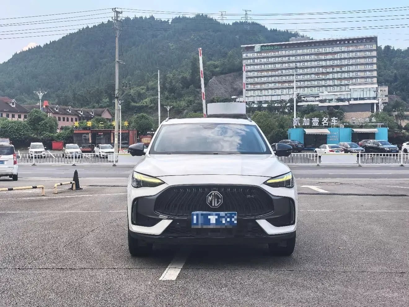 MG HS