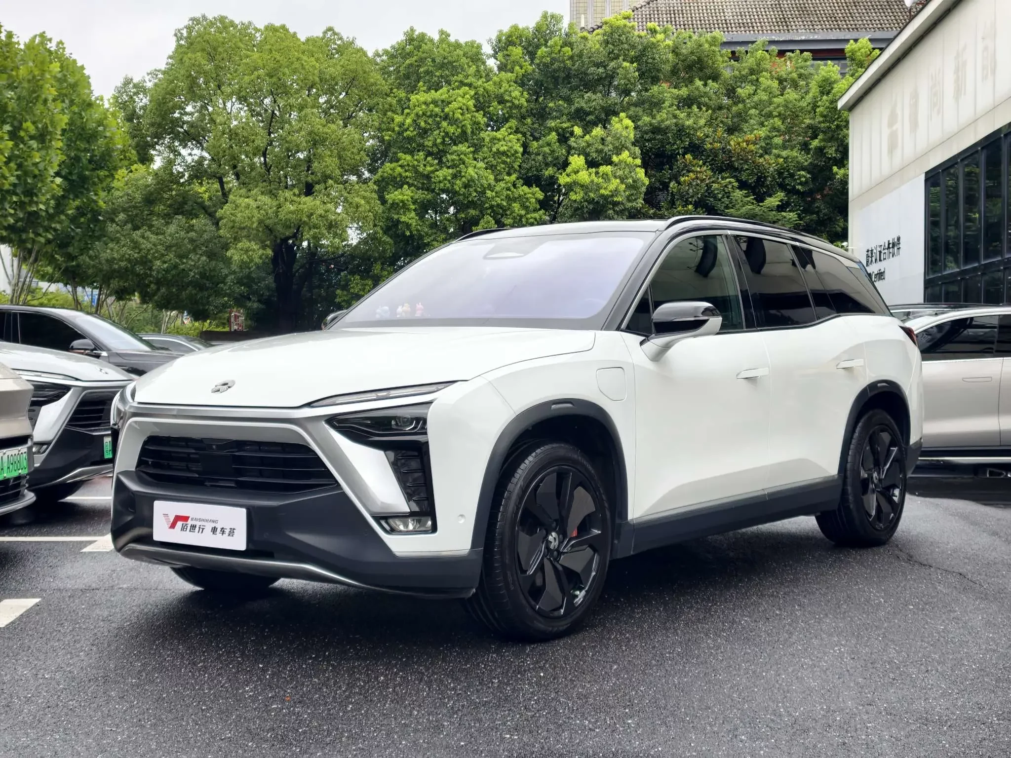 NIO ES8