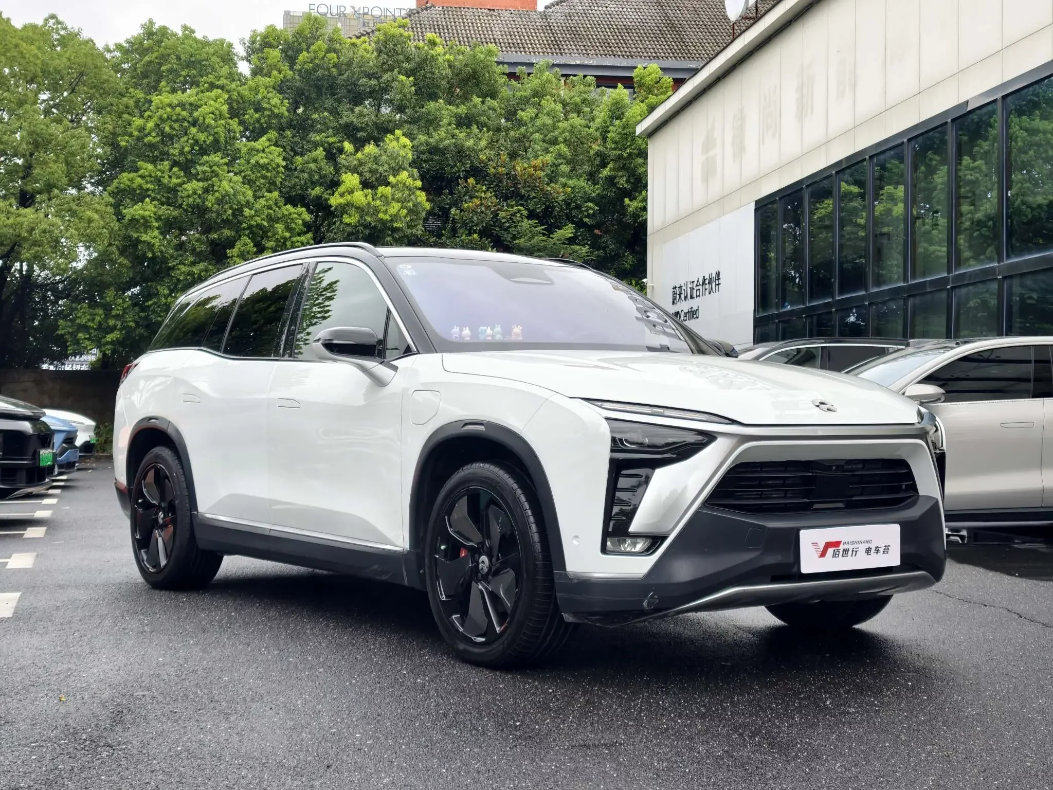 NIO ES8