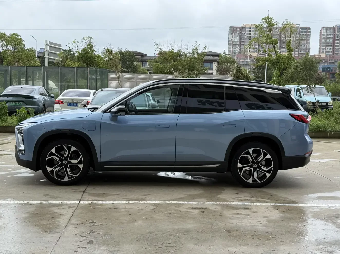 NIO ES8