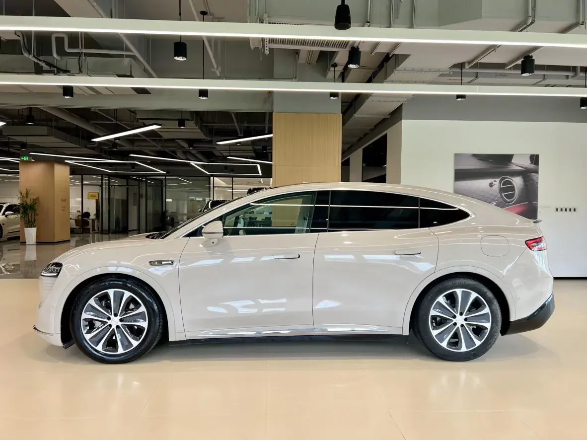 Luxeed Zhijie R7