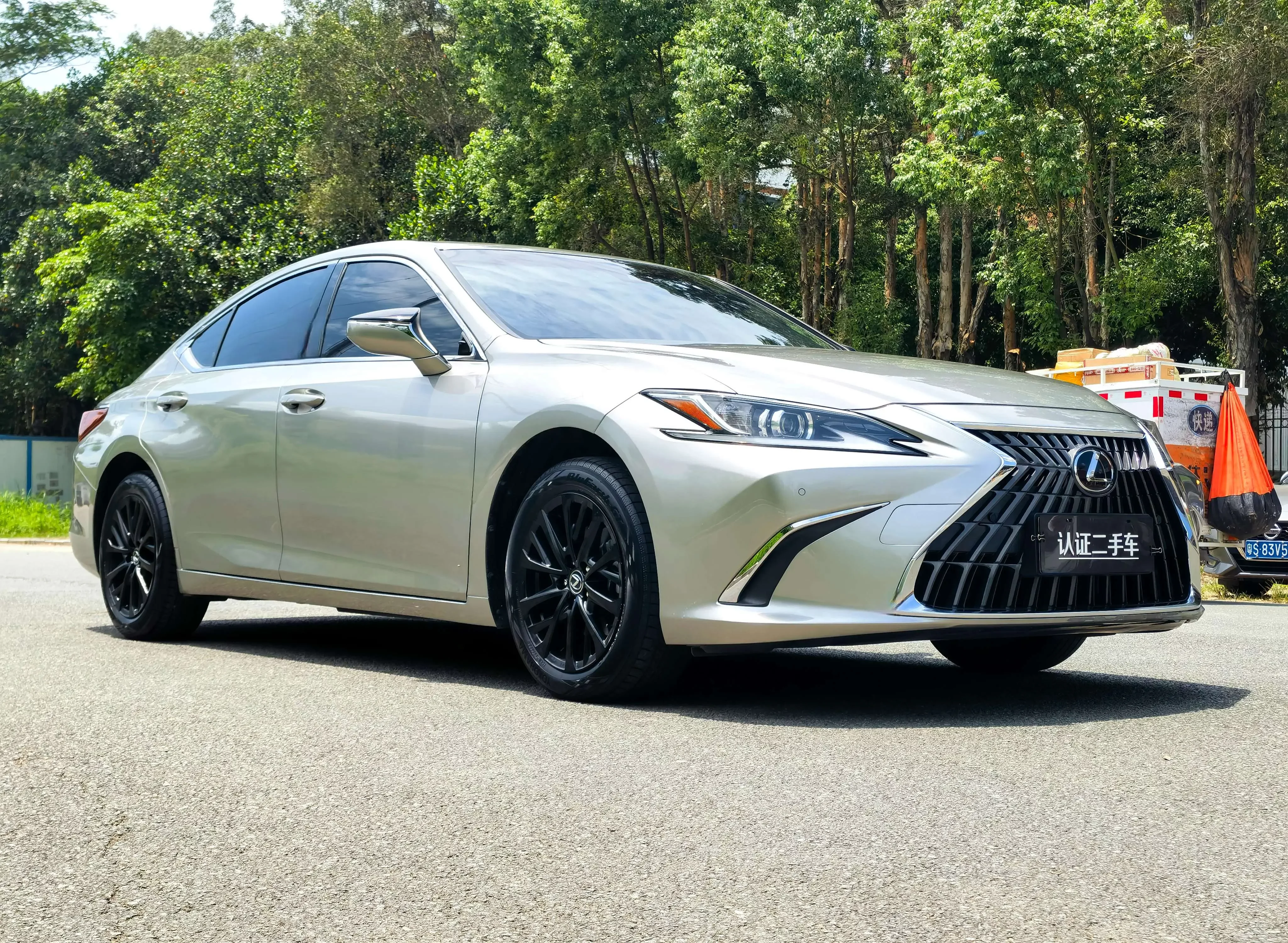 Lexus ES