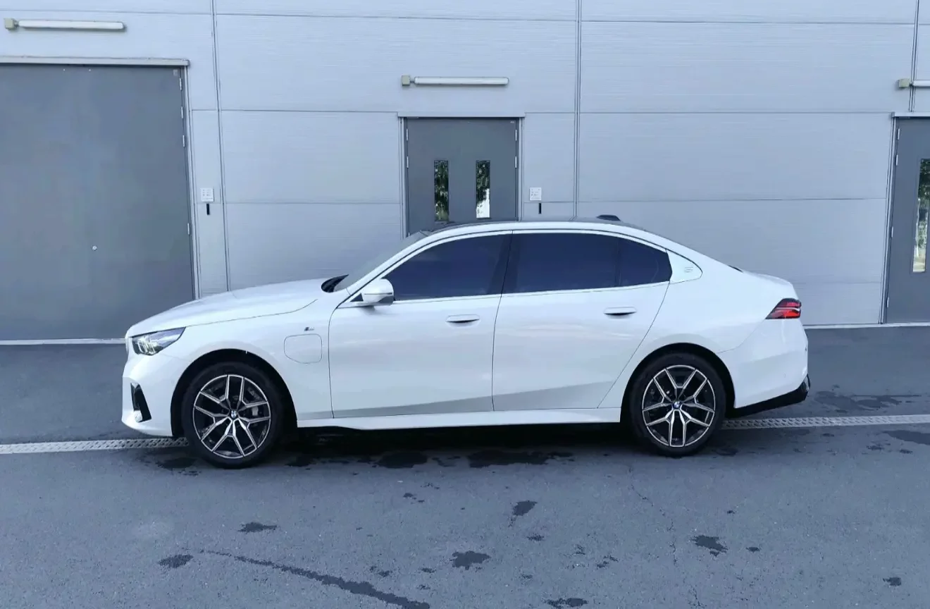 BMW i5