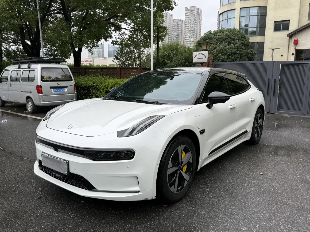 ZEEKR 001