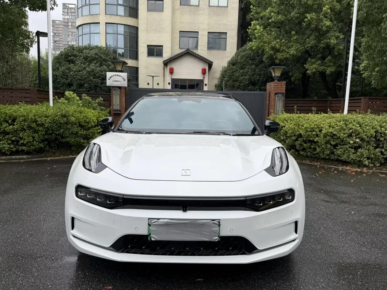 ZEEKR 001