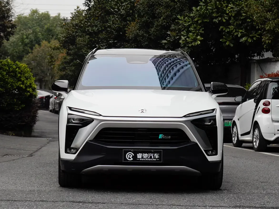 NIO ES8