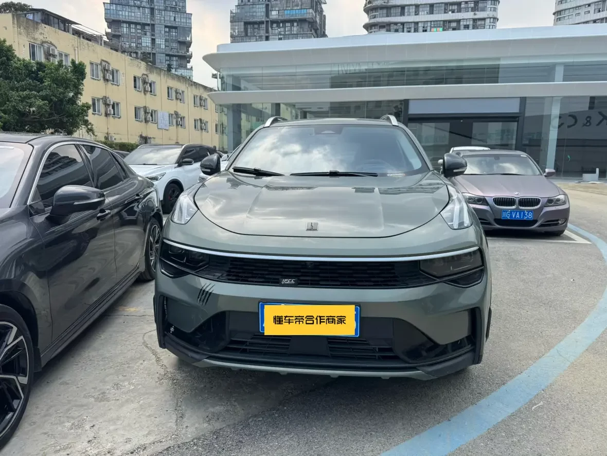 Lynk & Co 01
