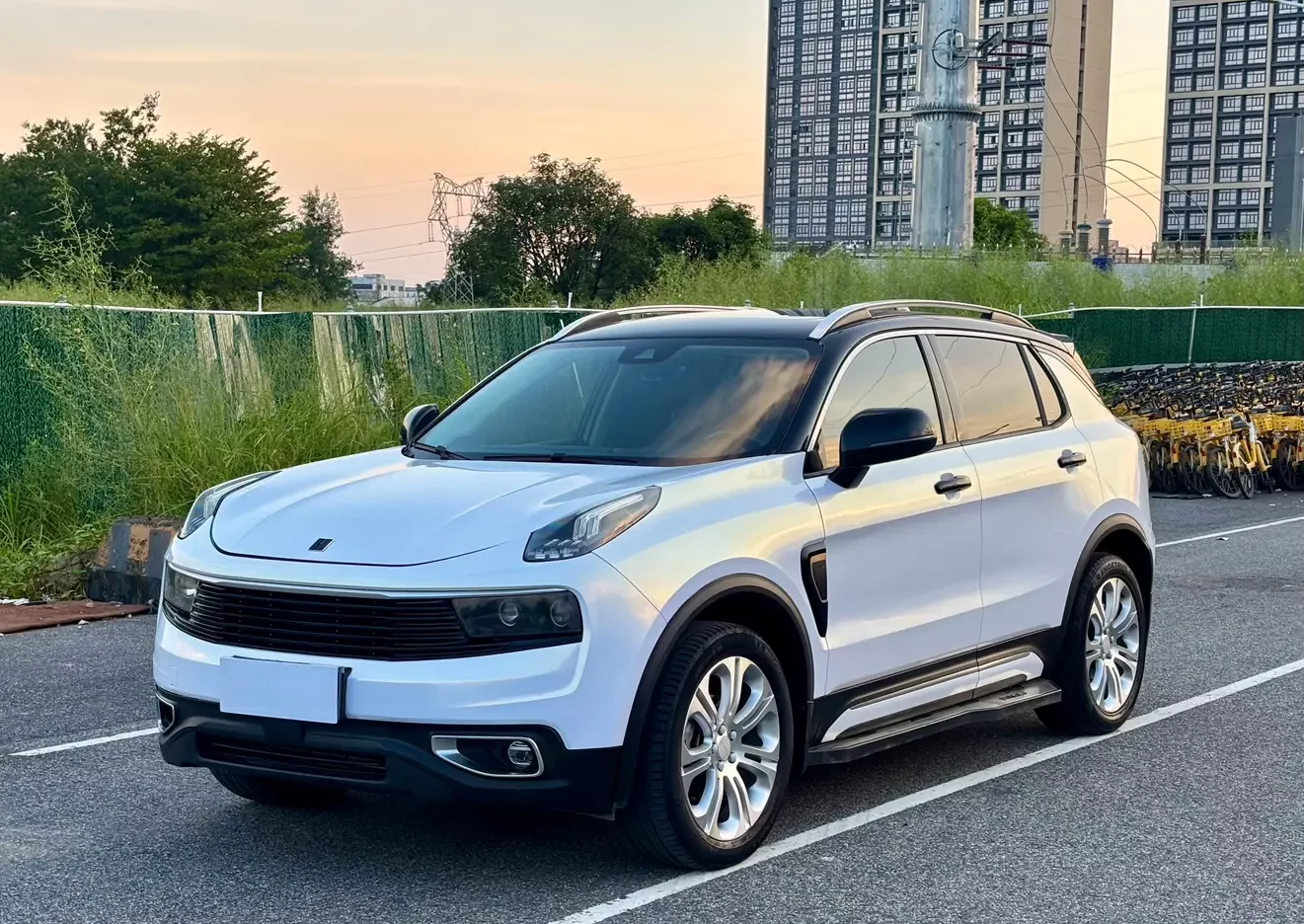 Lynk & Co 01