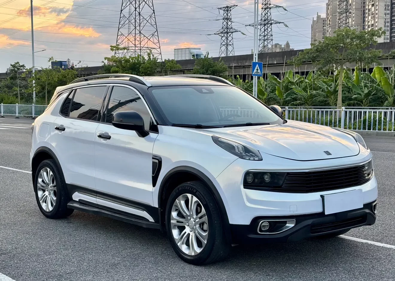 Lynk & Co 01
