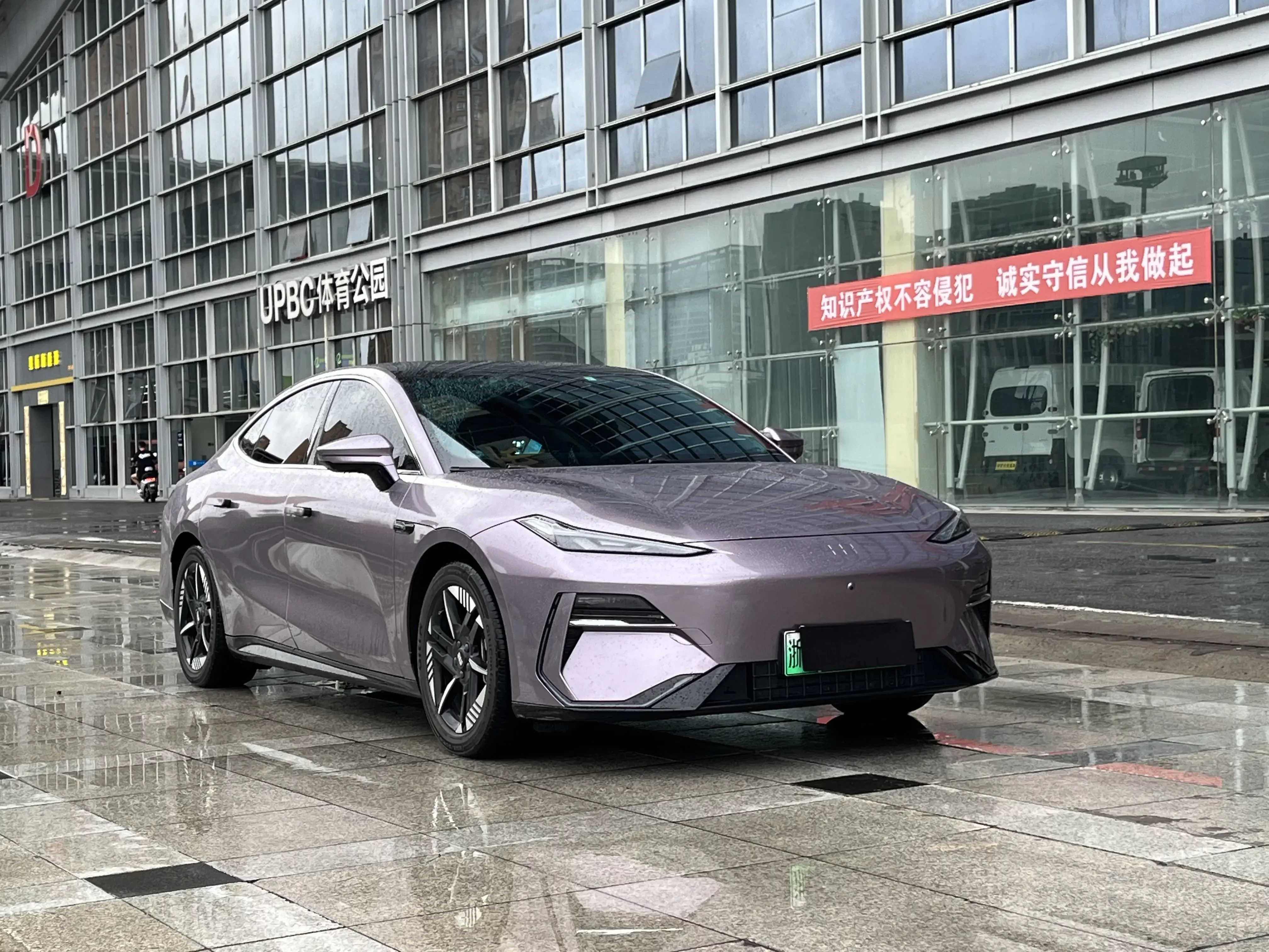 Geely Galaxy E8