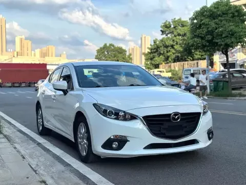 Mazda Axela (3)