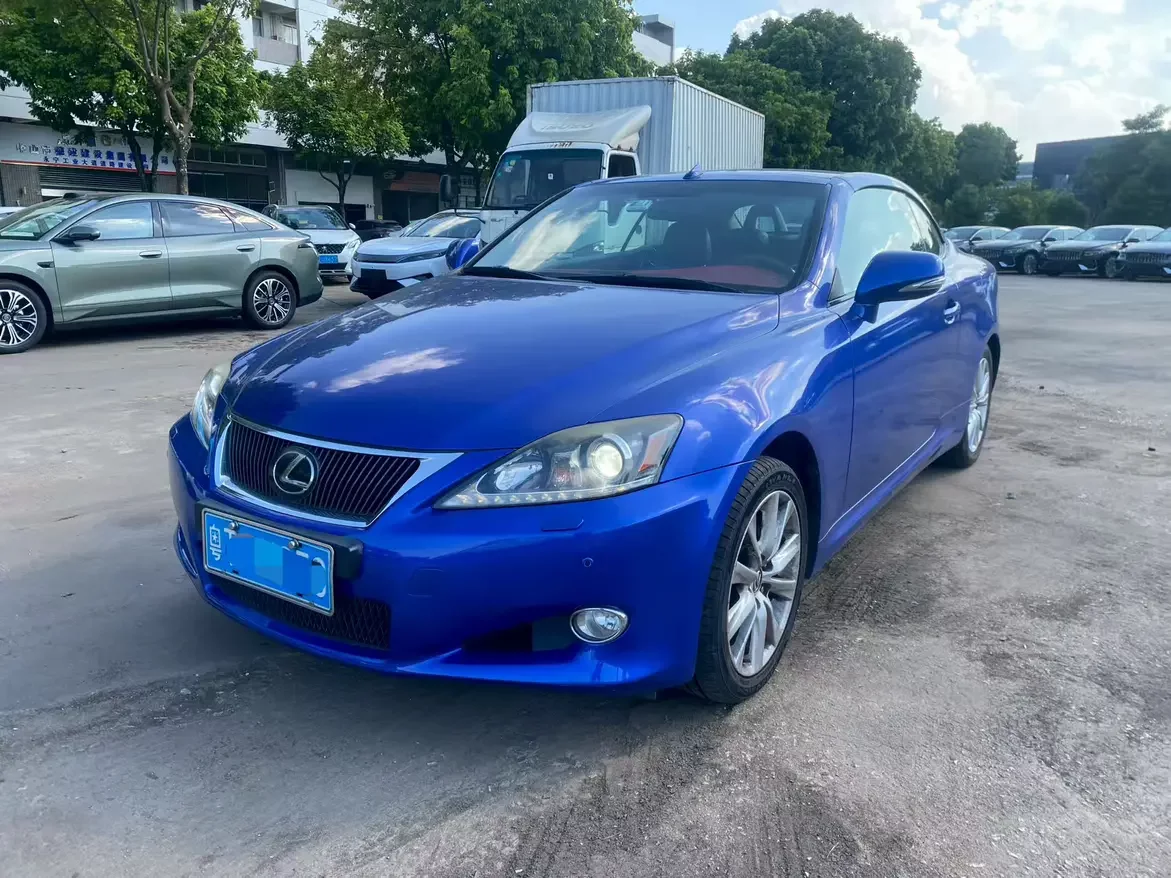Lexus IS