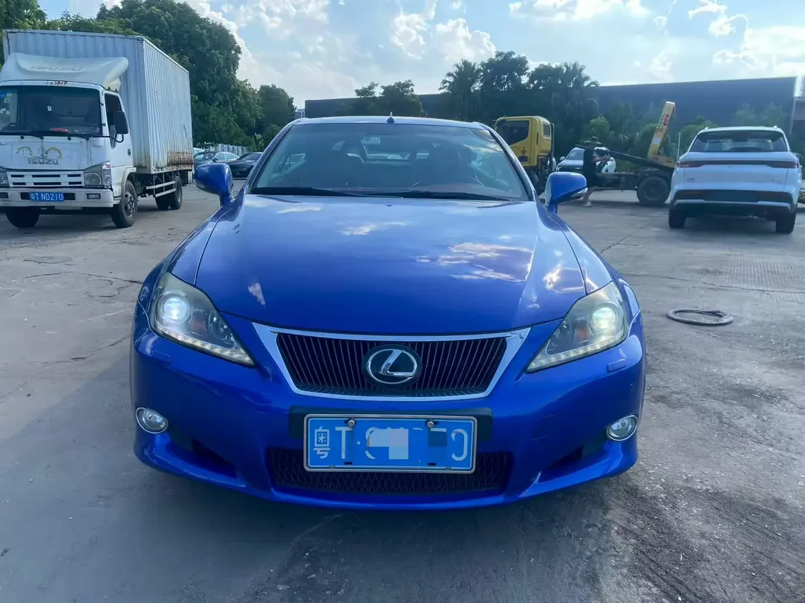 Lexus IS