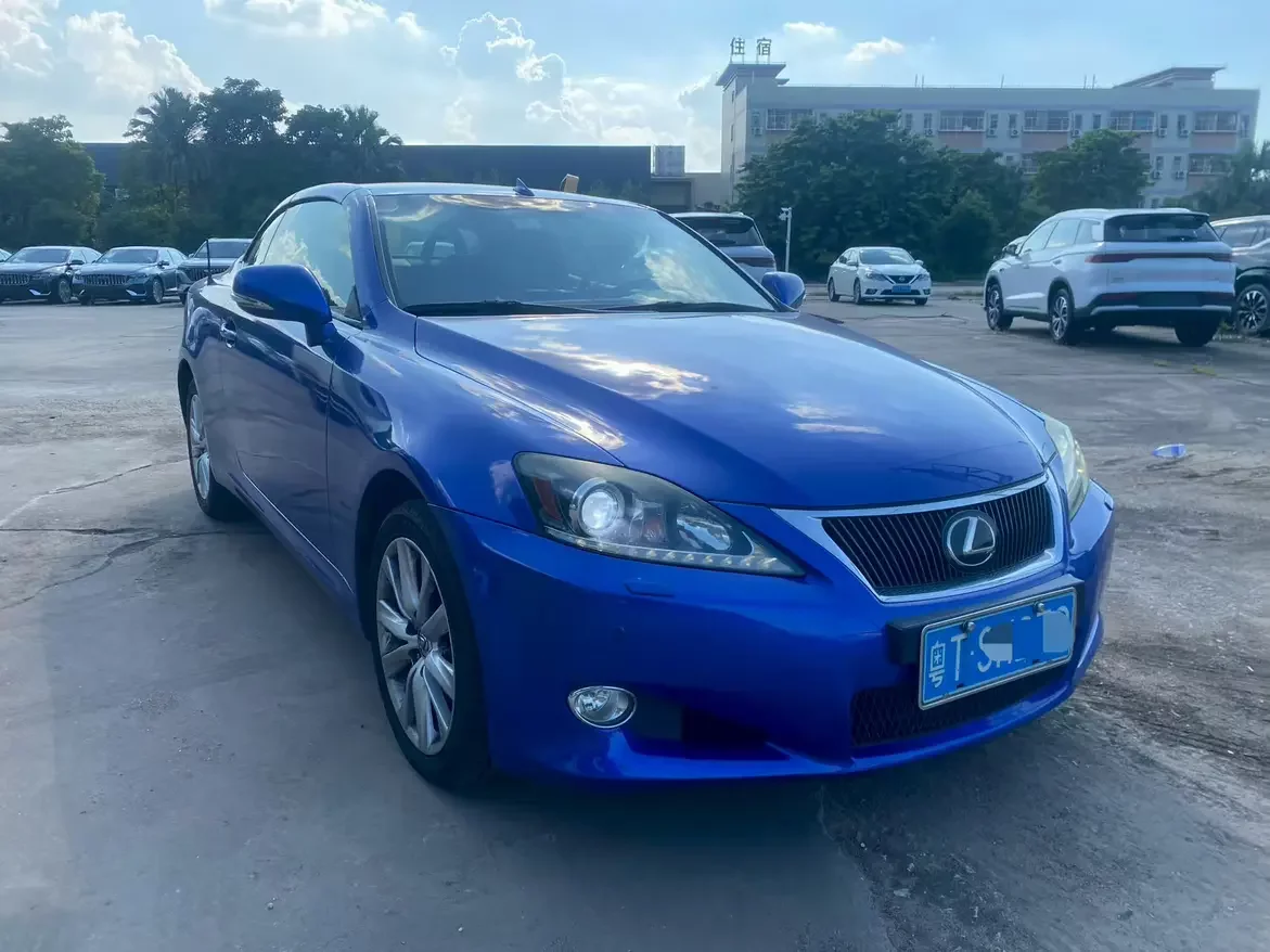 Lexus IS