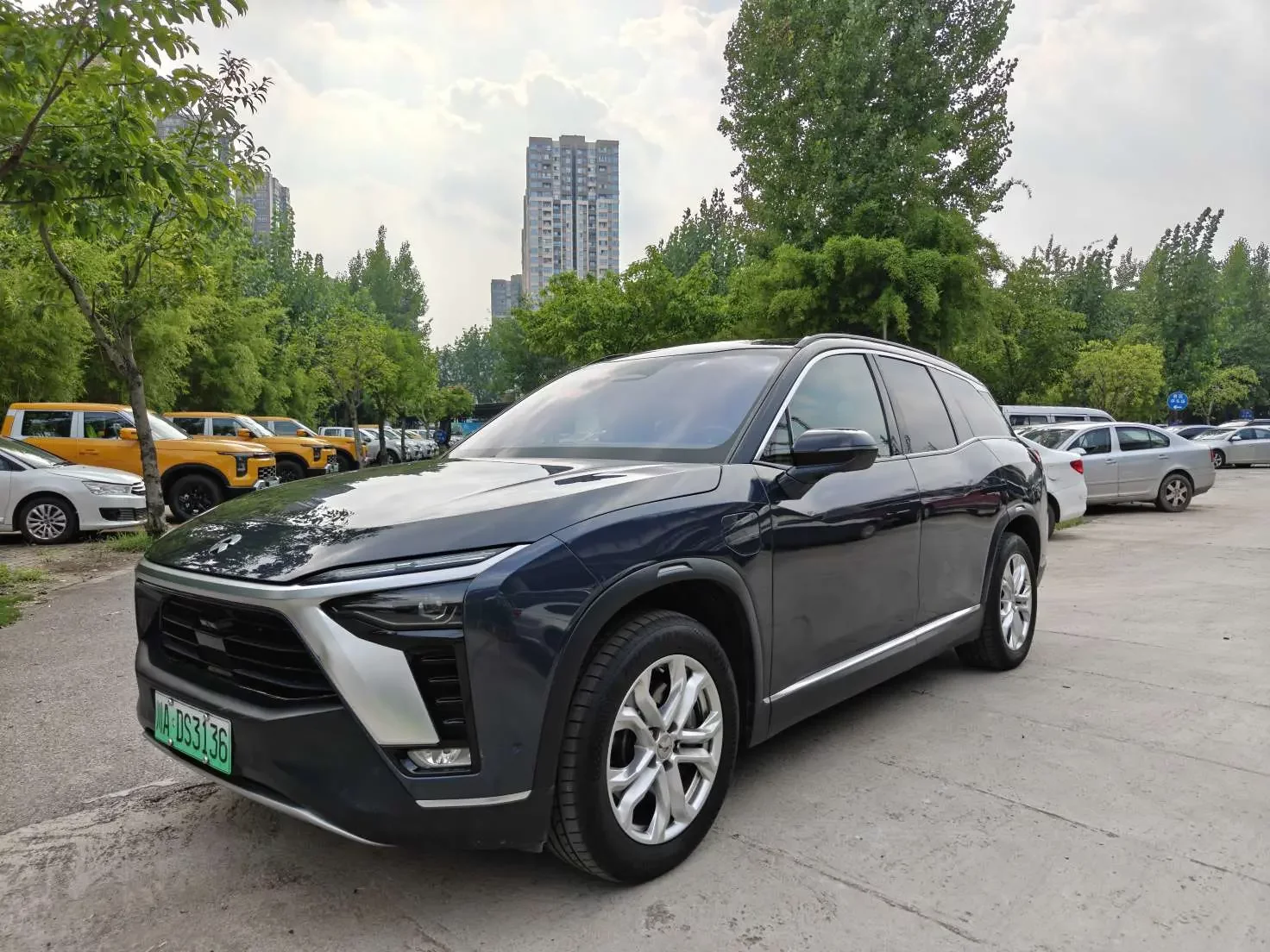 NIO ES8