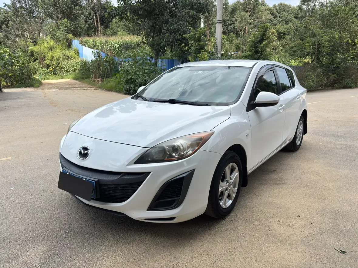 Mazda Axela (3)