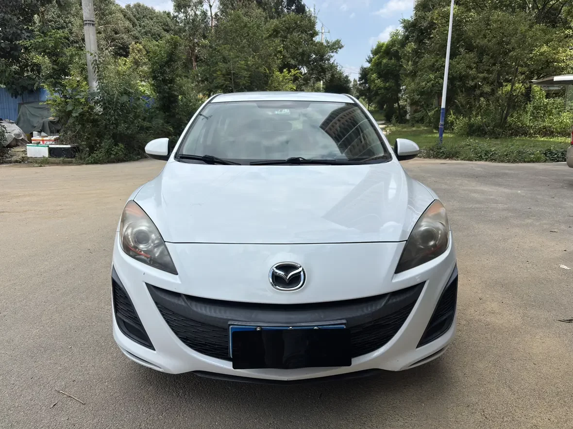 Mazda Axela (3)