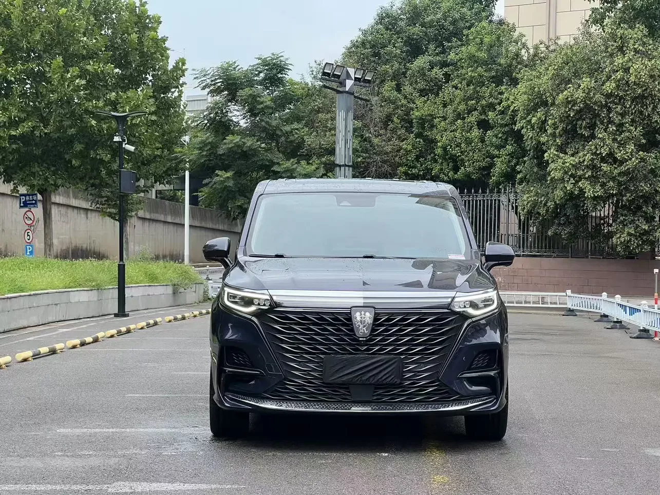 Roewe iMAX8