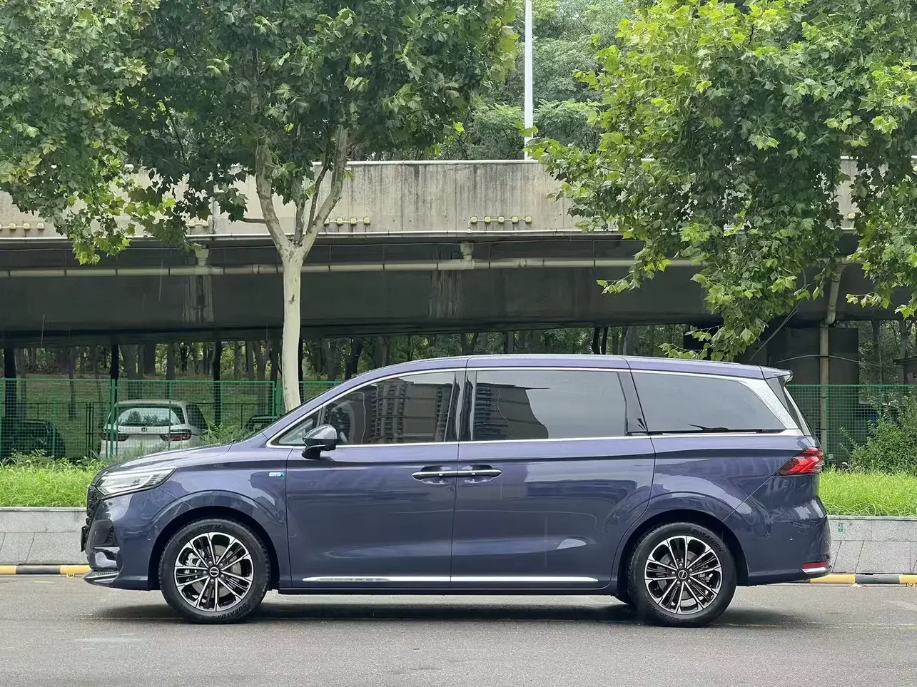 Roewe iMAX8
