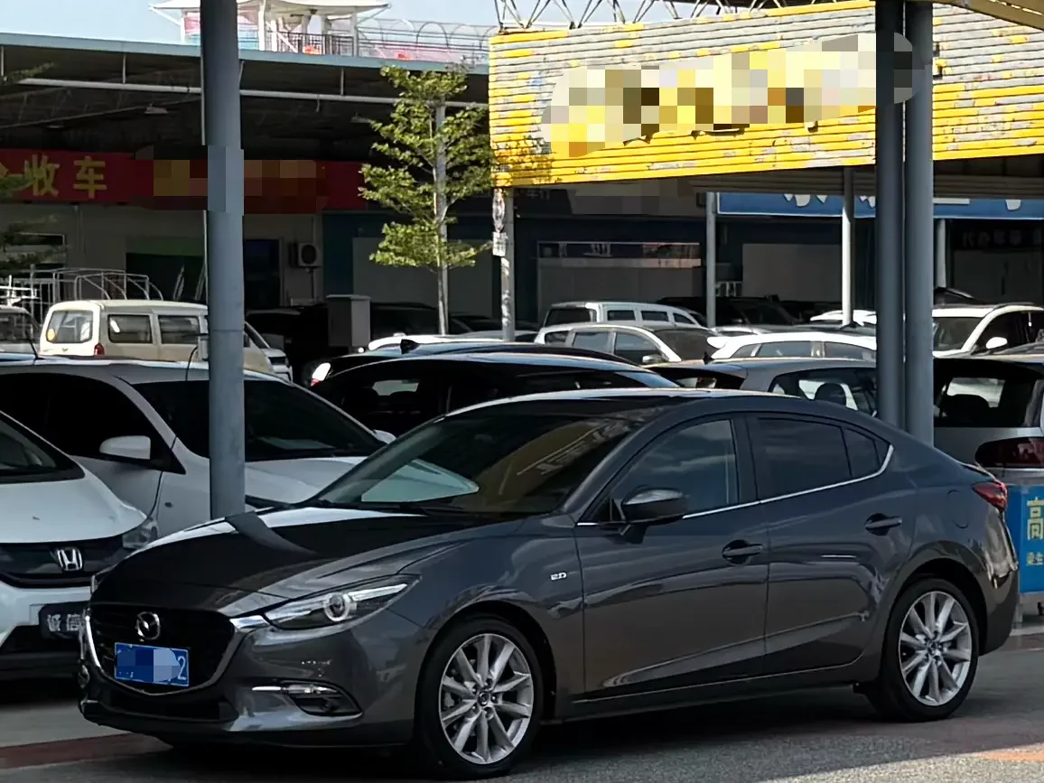 Mazda Axela (3)
