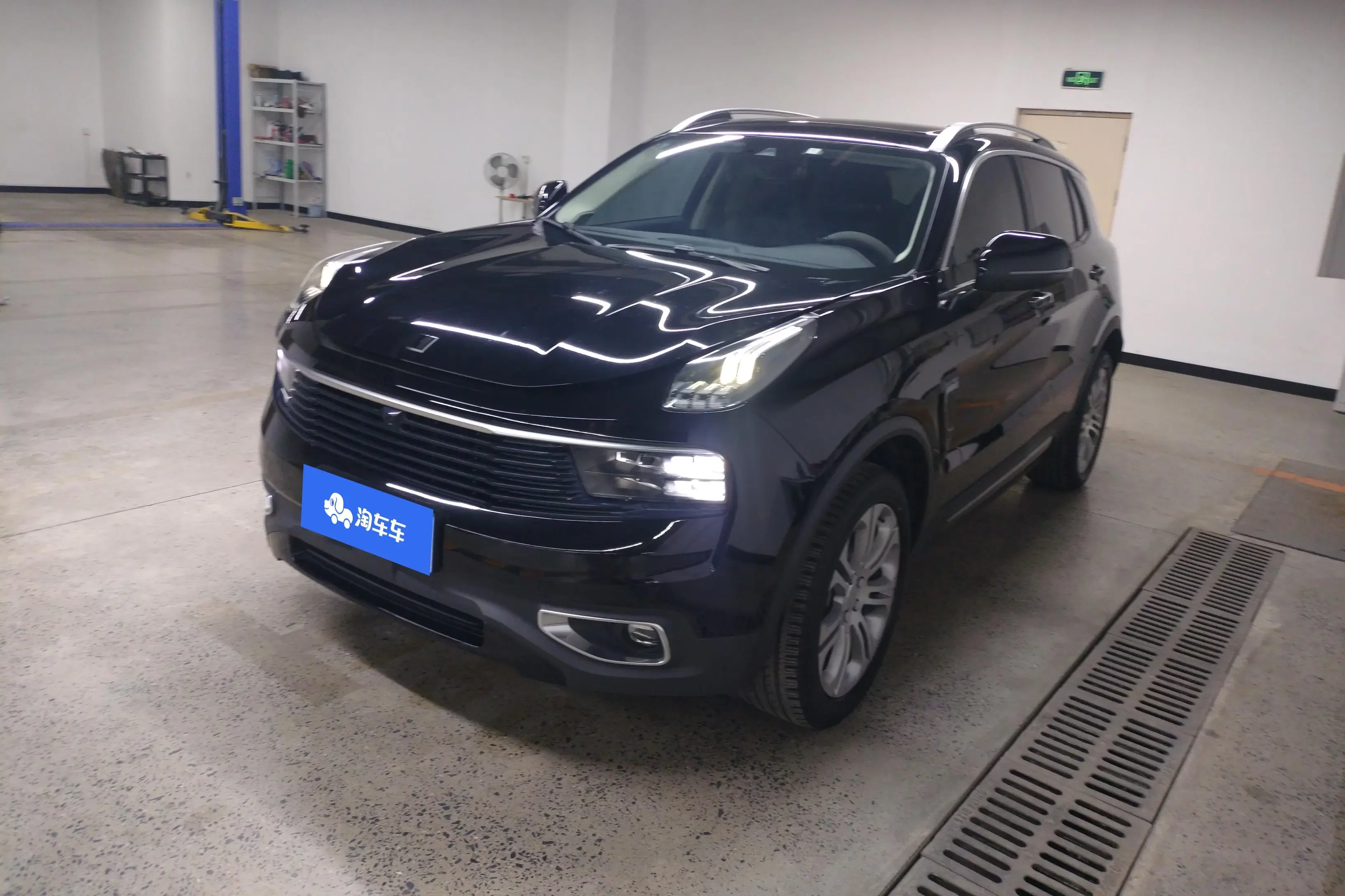 Lynk & Co 01