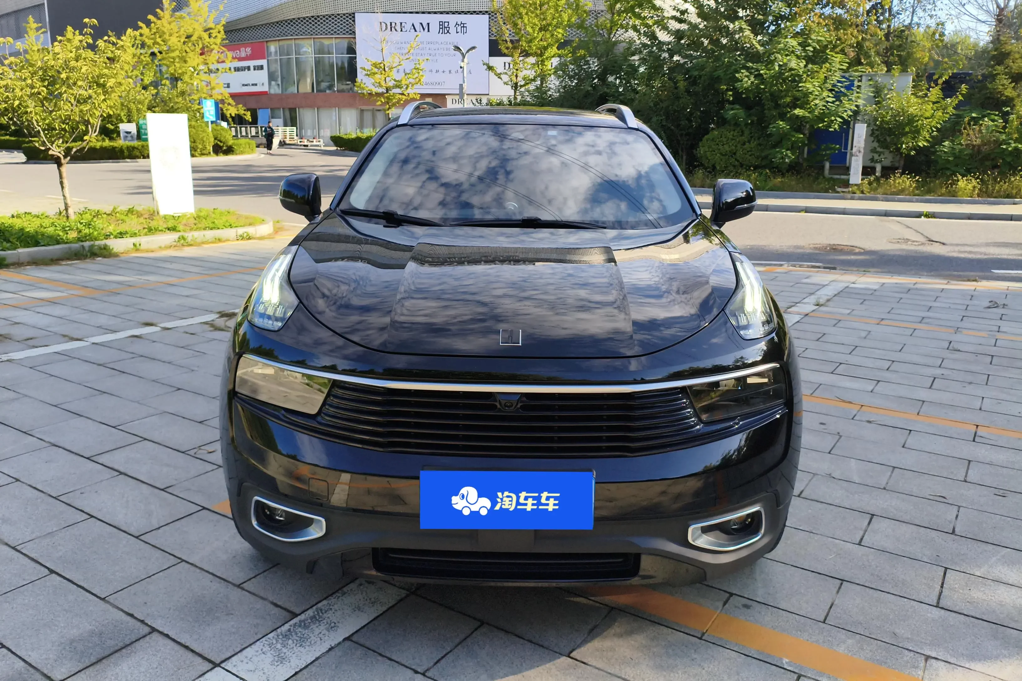 Lynk & Co 01