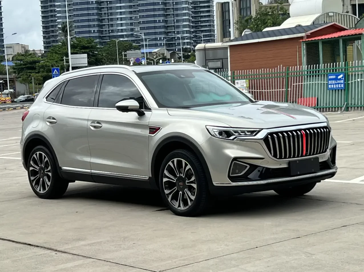 Hongqi HS5
