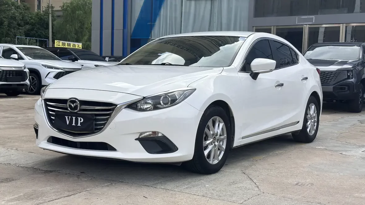 Mazda Axela (3)