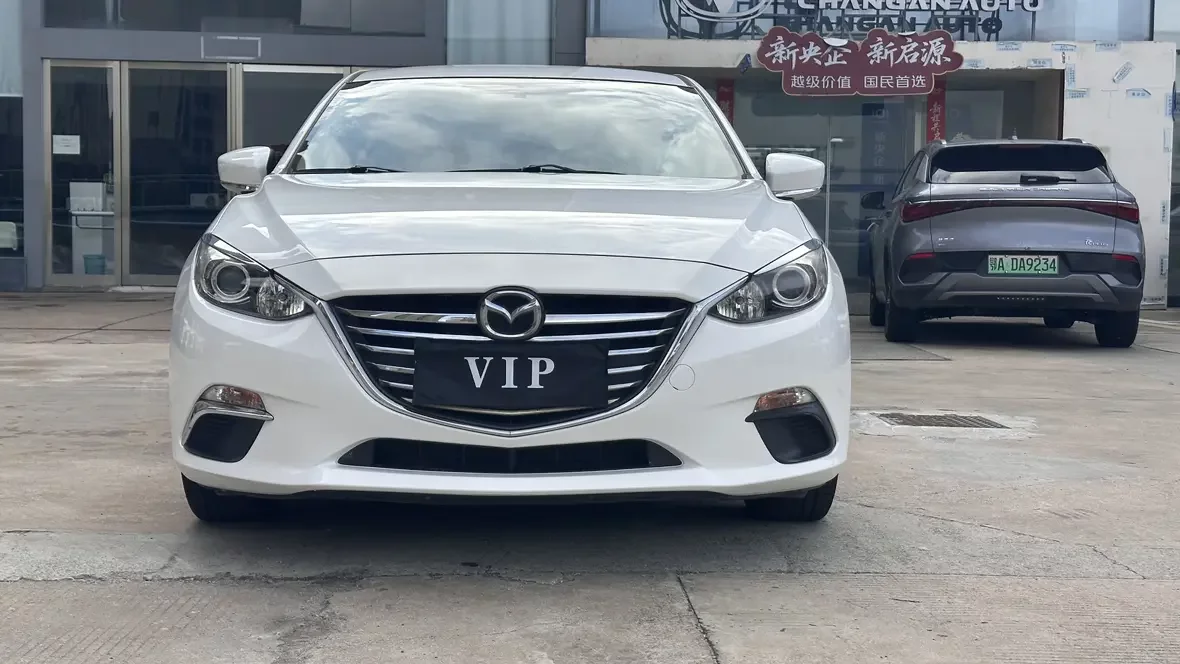 Mazda Axela (3)