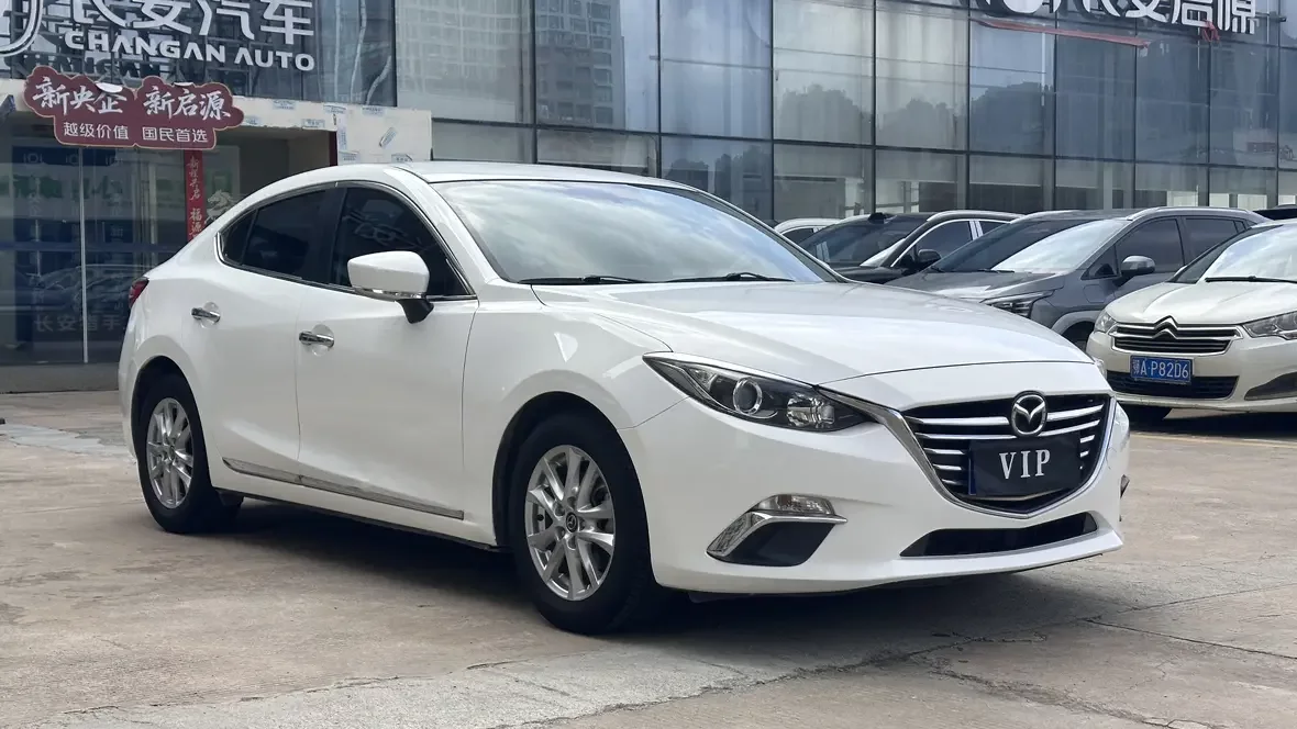 Mazda Axela (3)