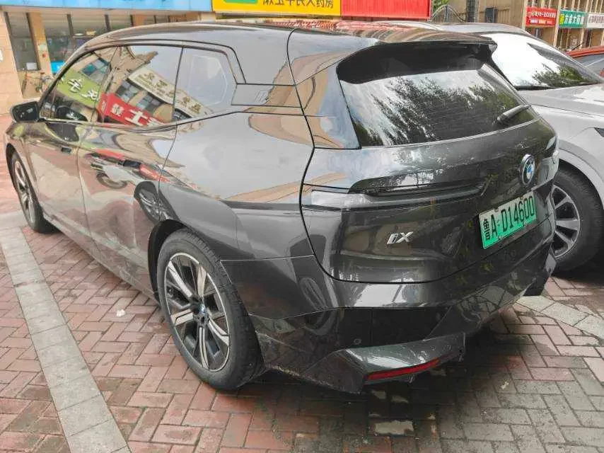 BMW iX