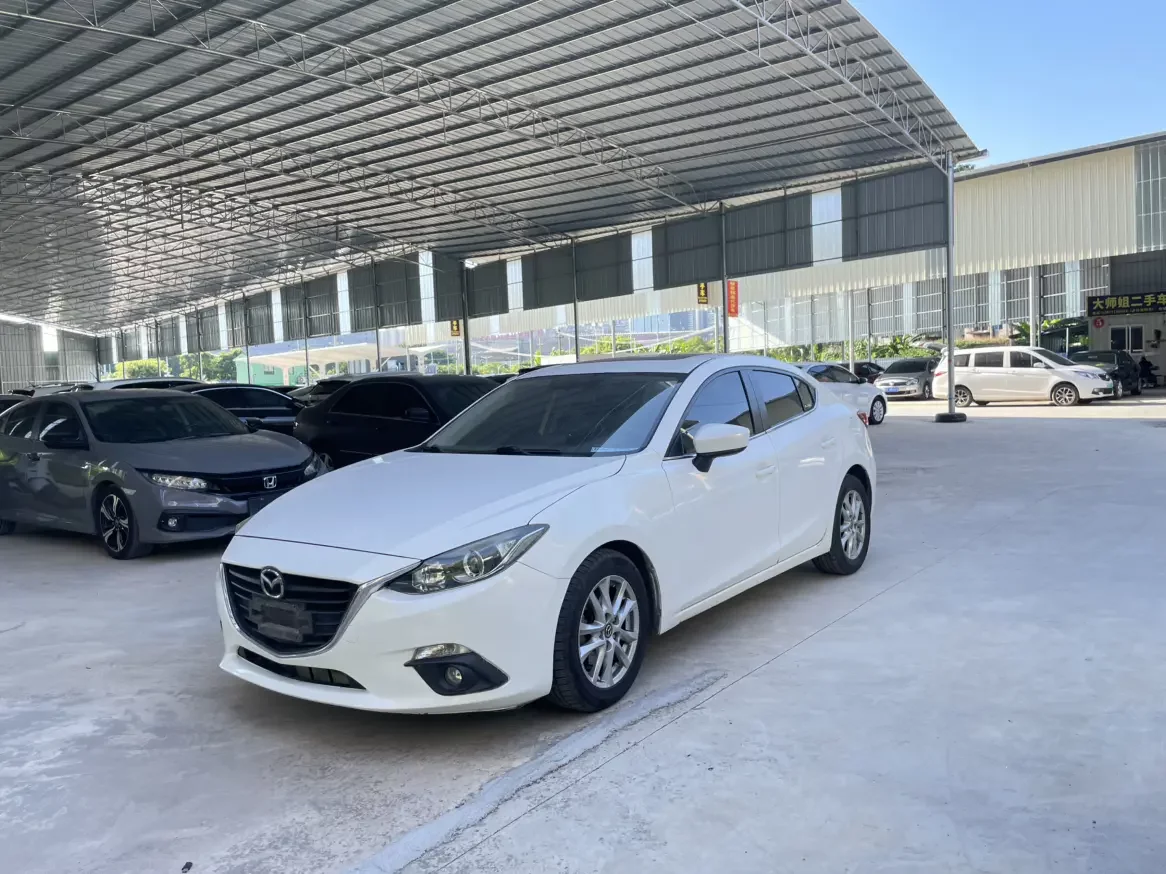 Mazda Axela (3)