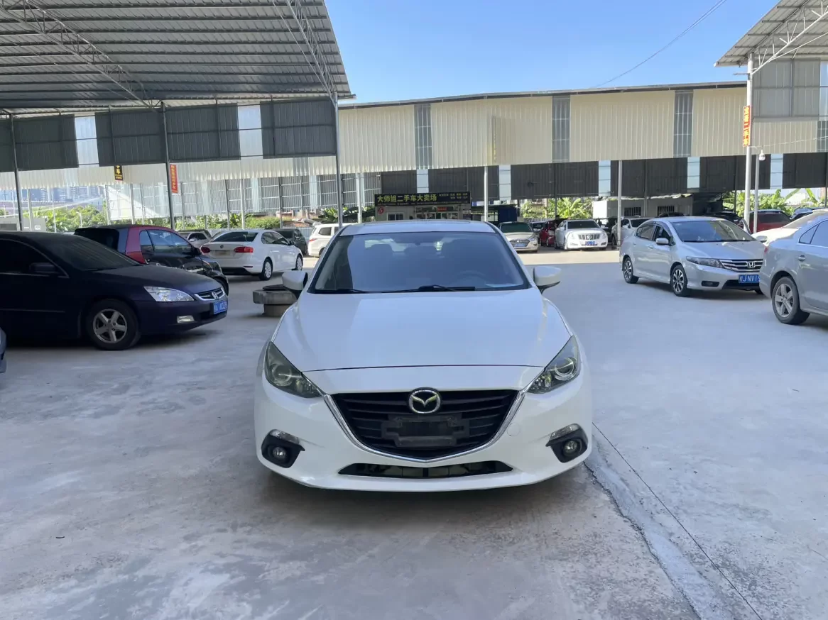 Mazda Axela (3)