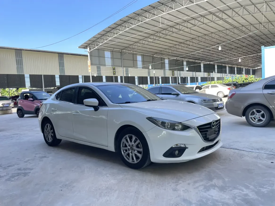 Mazda Axela (3)