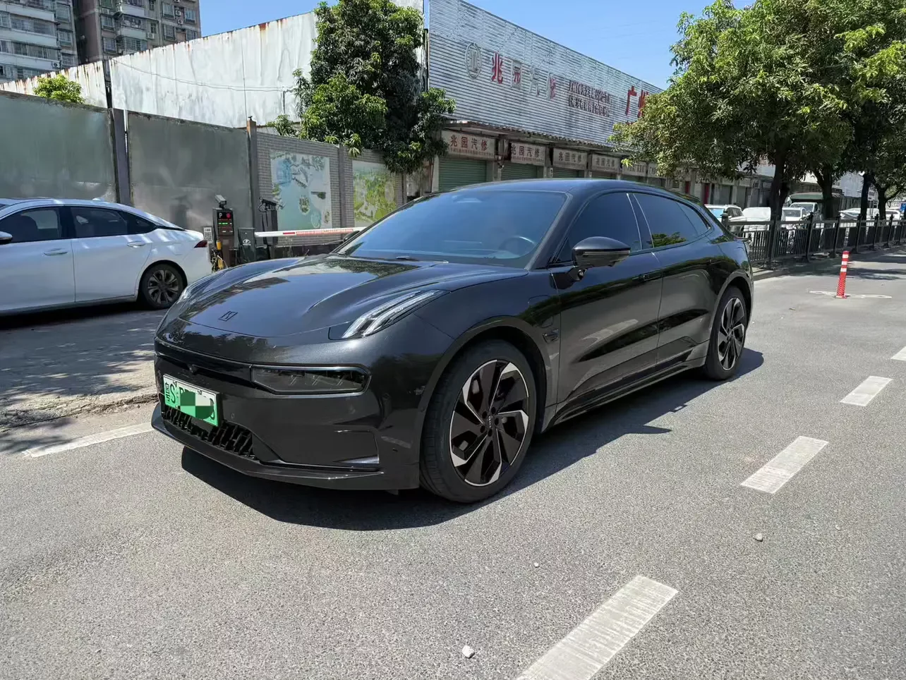 ZEEKR 001