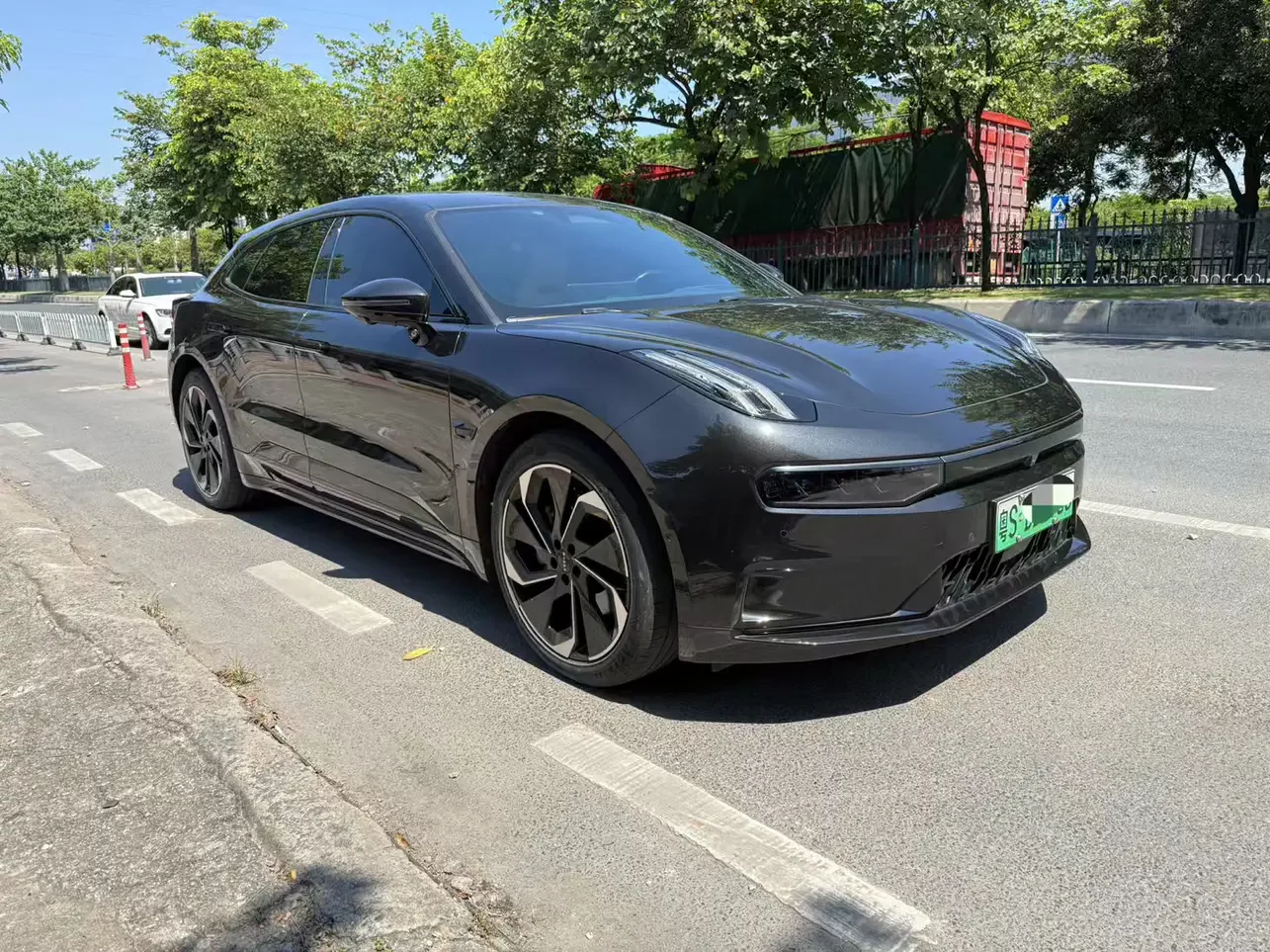 ZEEKR 001
