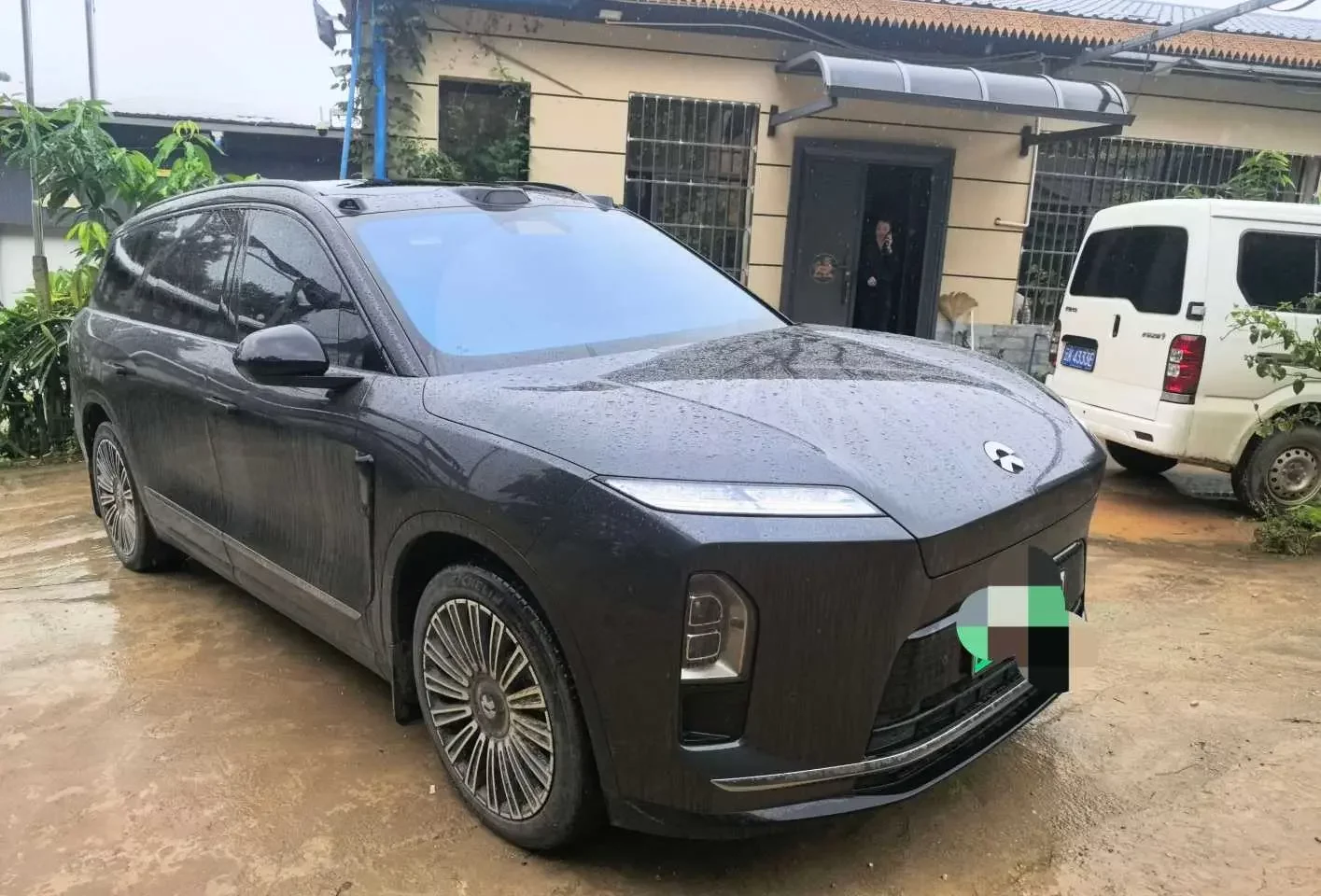 NIO ES8