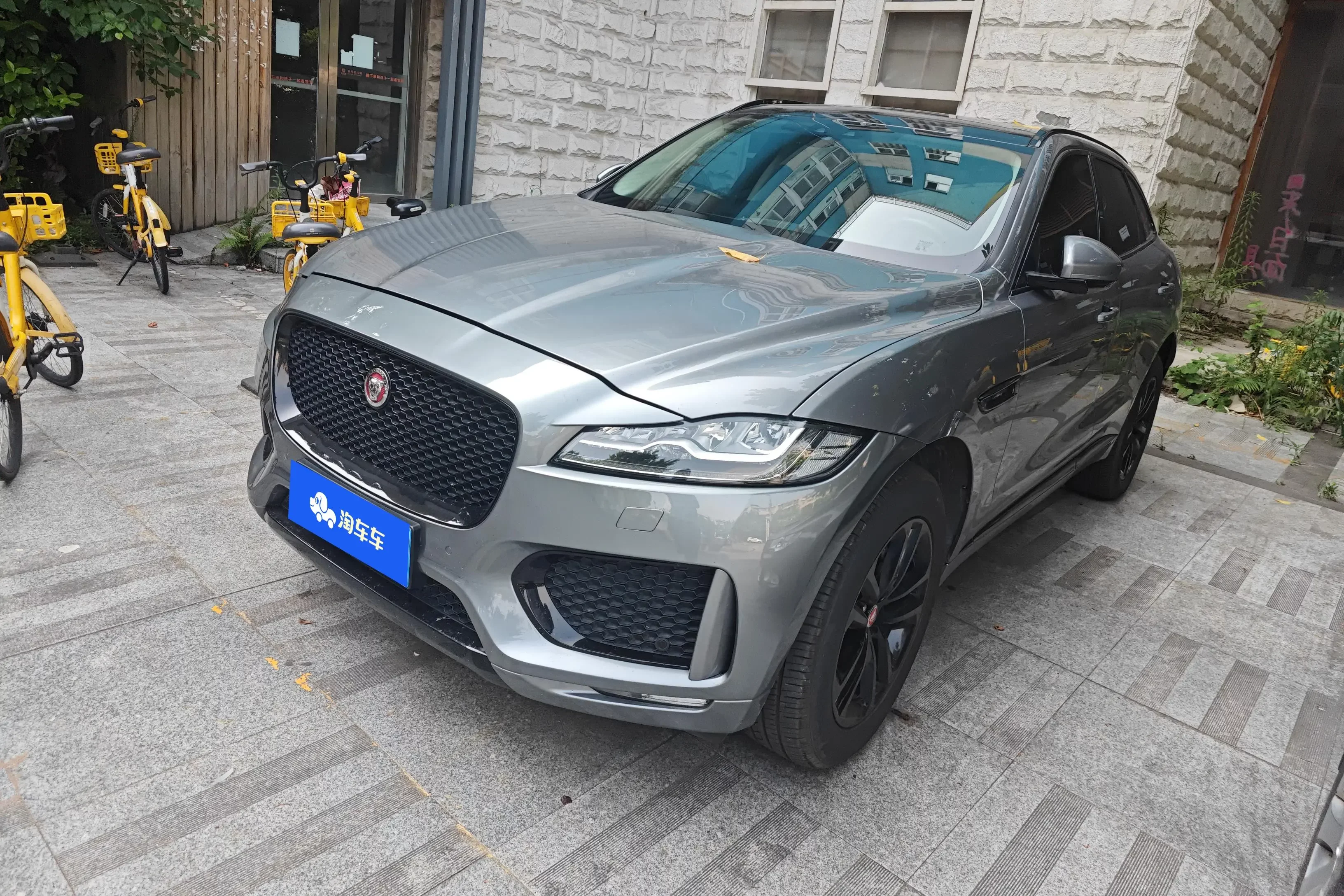 Jaguar F-PACE