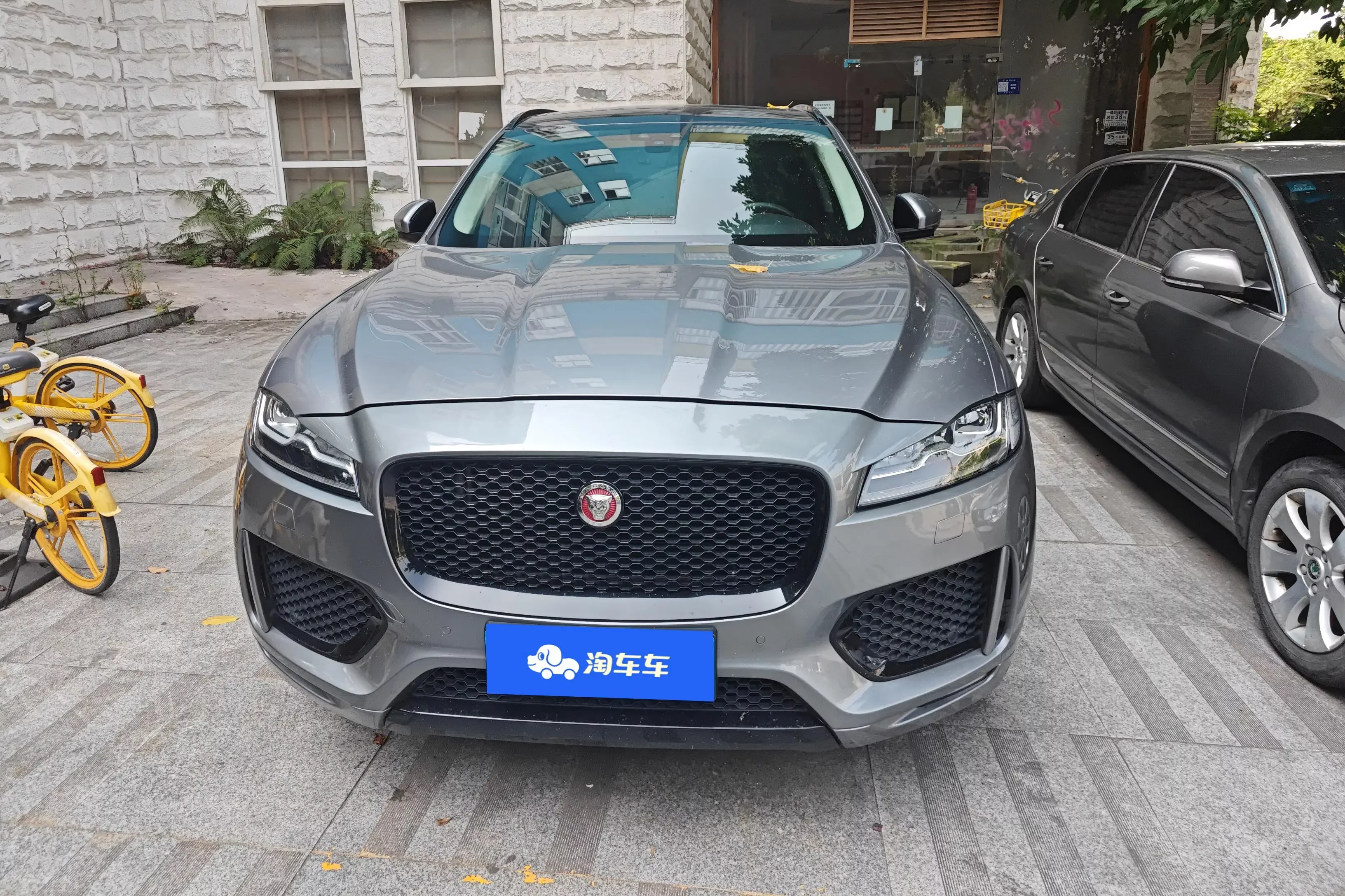 Jaguar F-PACE