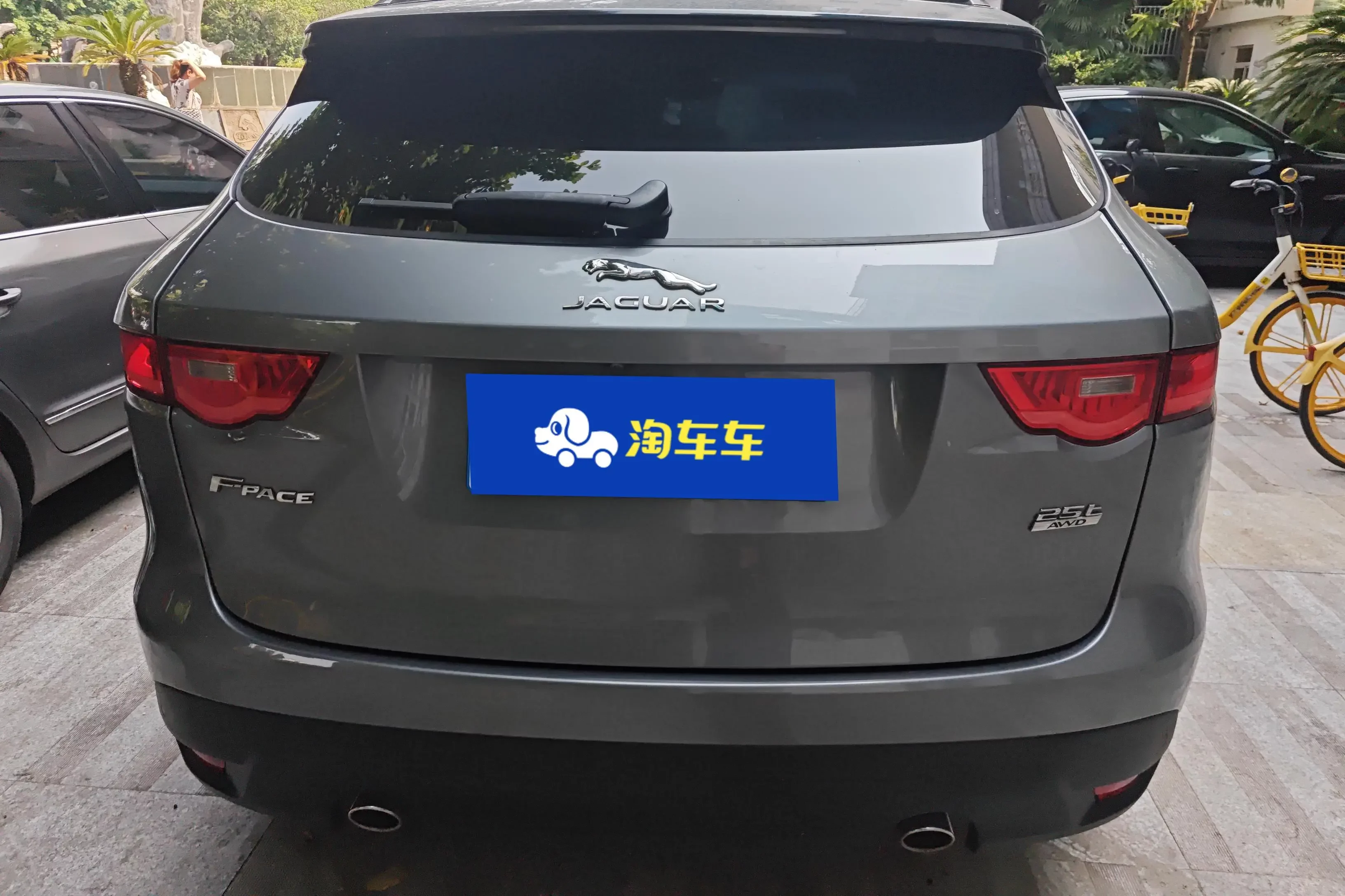 Jaguar F-PACE