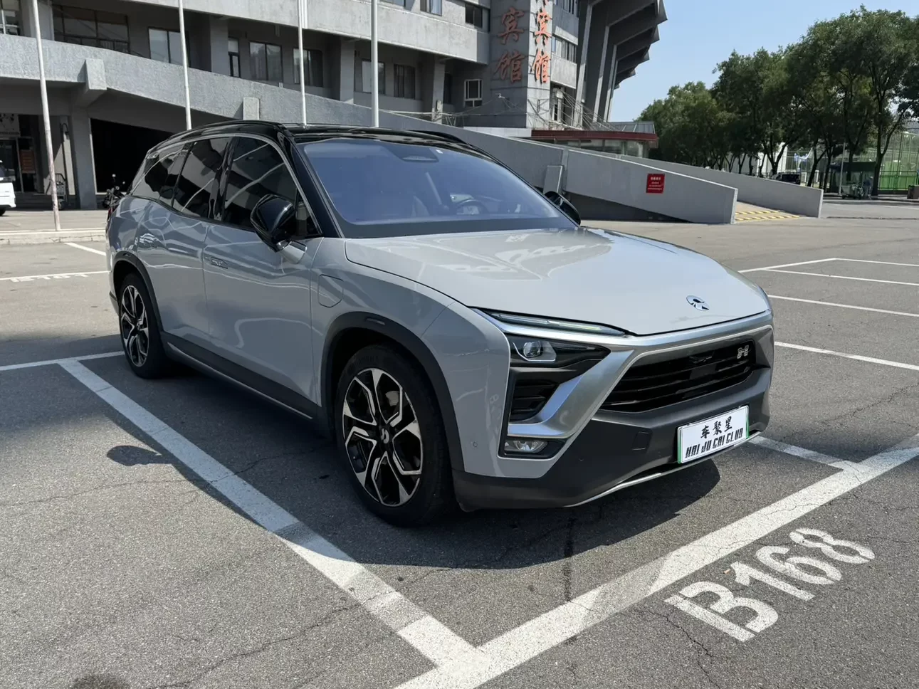 NIO ES8