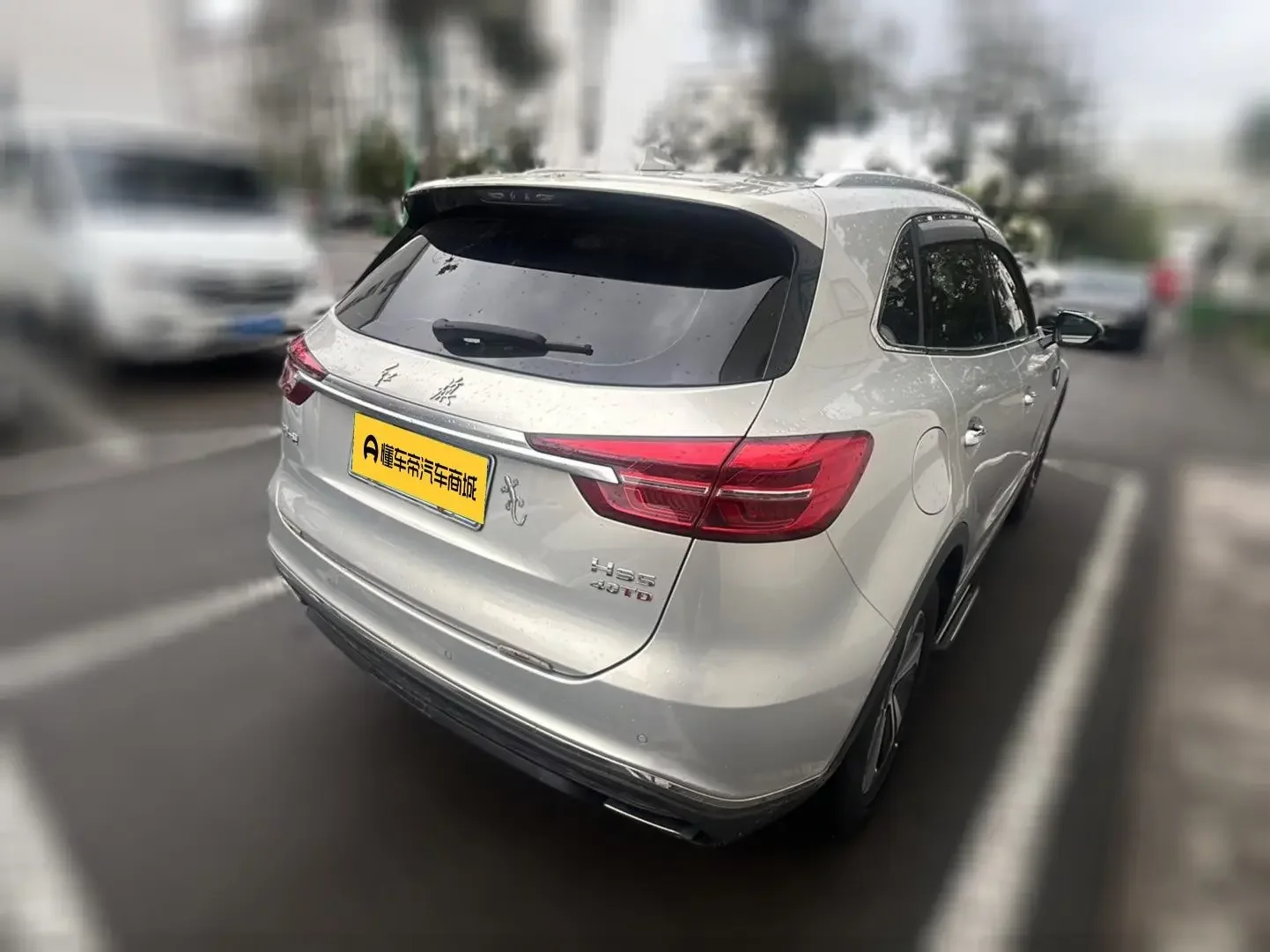 Hongqi HS5