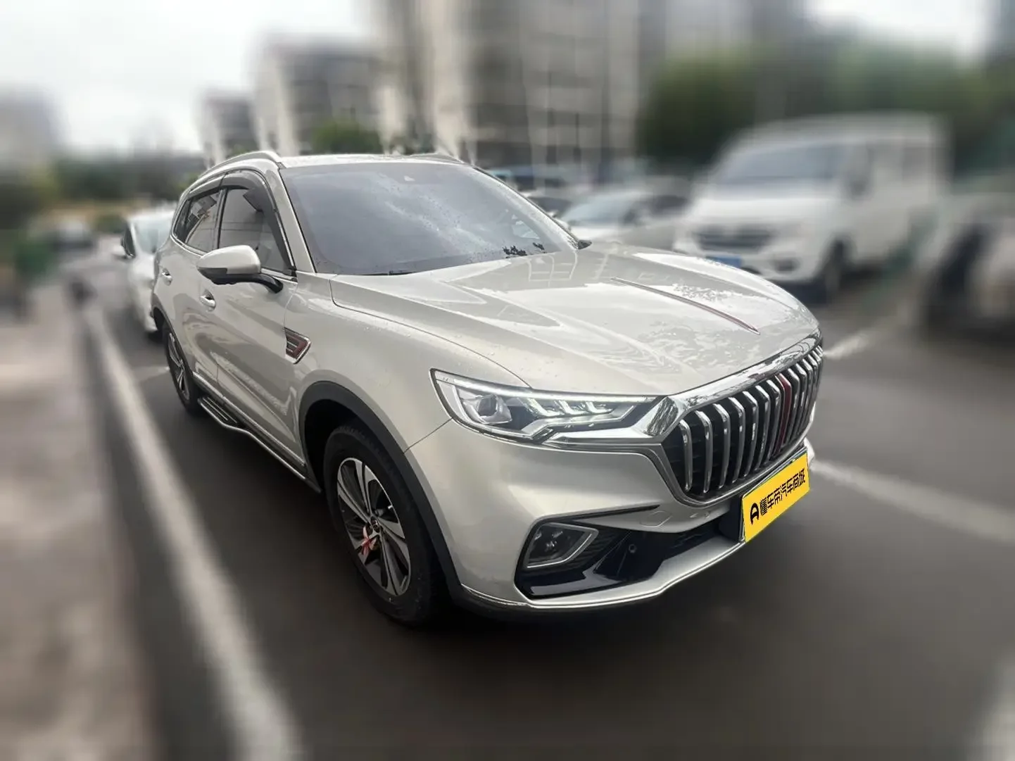 Hongqi HS5
