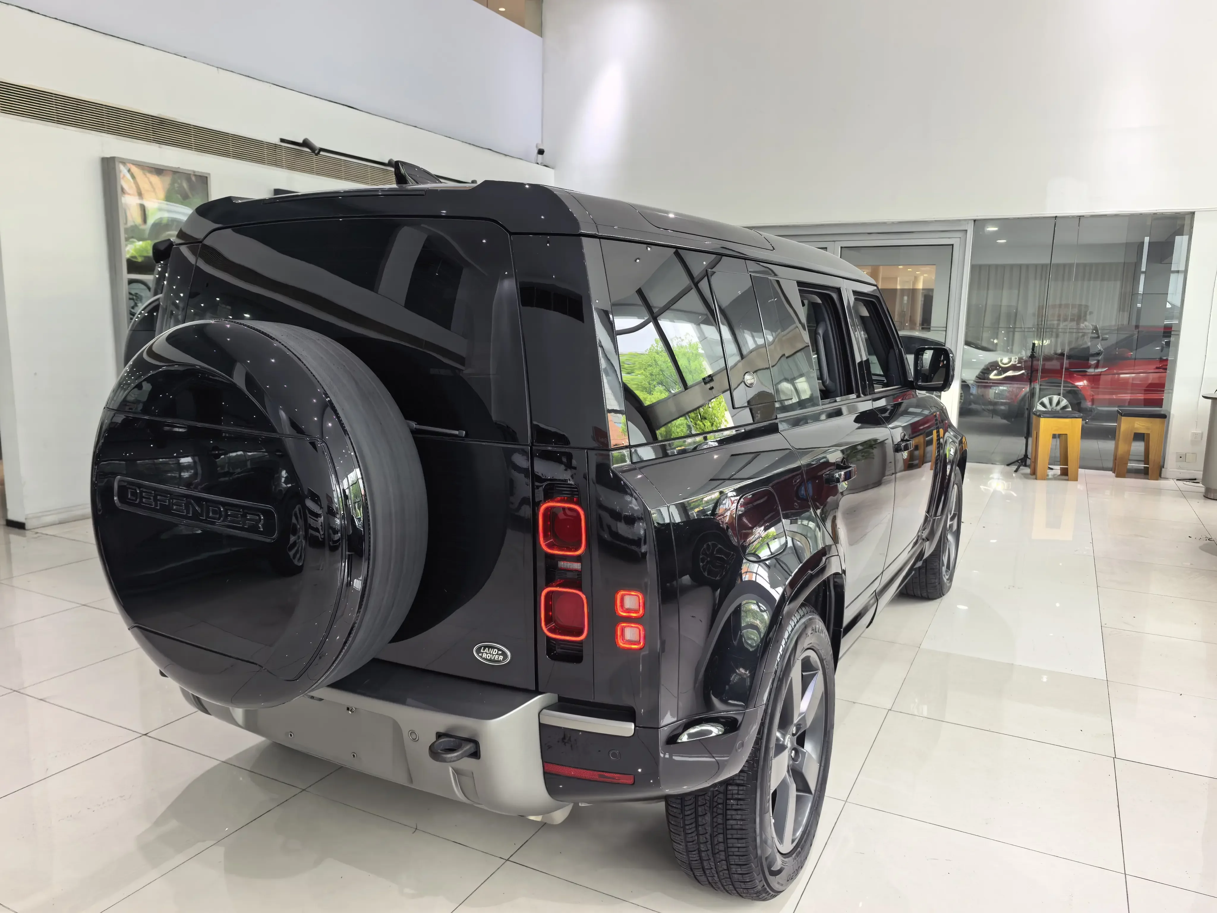 Land Rover guard