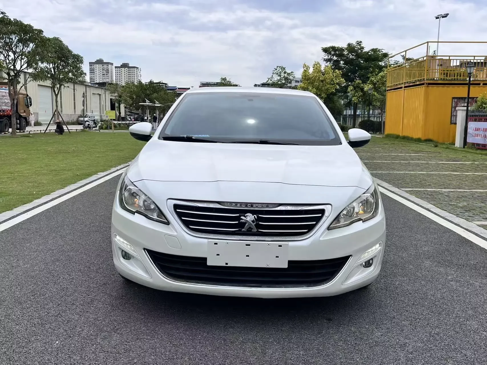 Peugeot 408