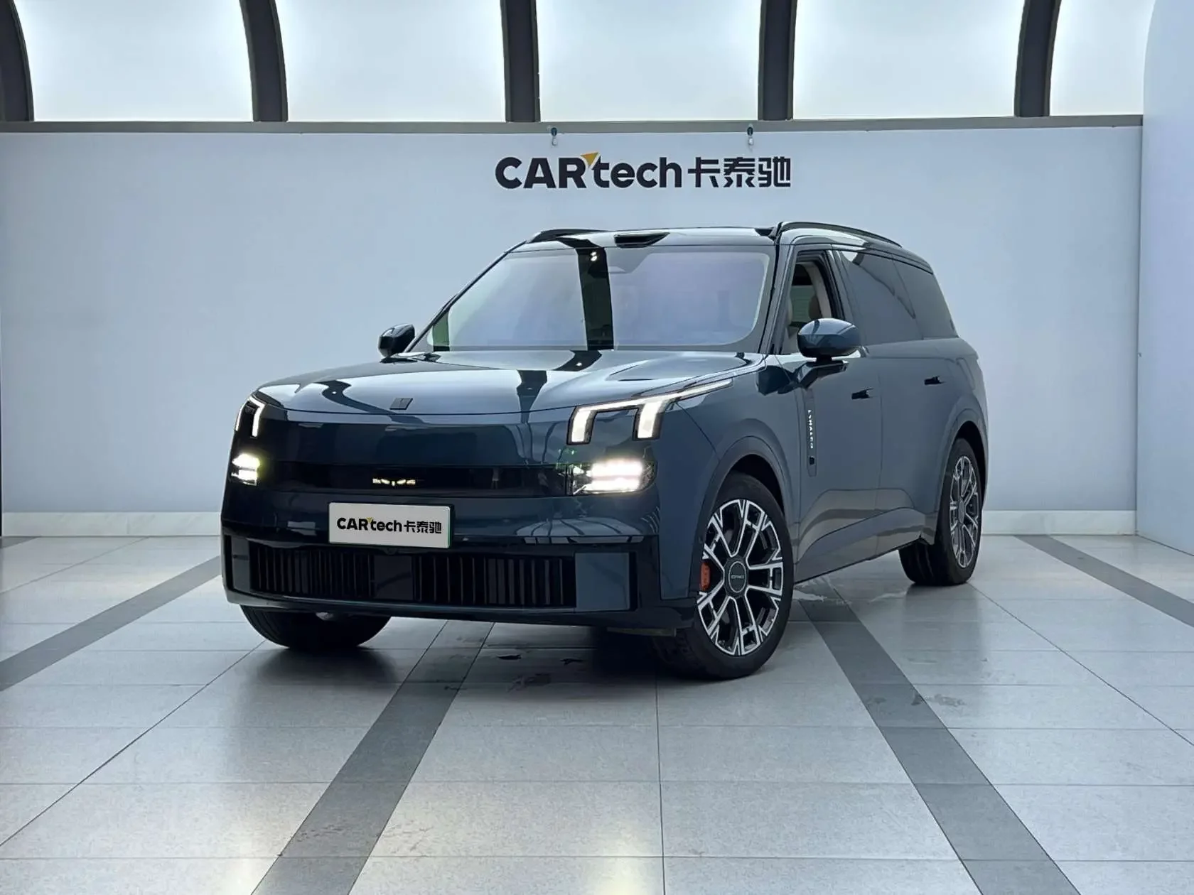 Lynk & Co 900